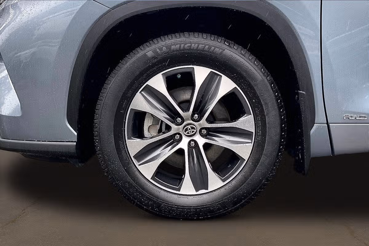 2020 Toyota Highlander Hybrid XLE Image 9