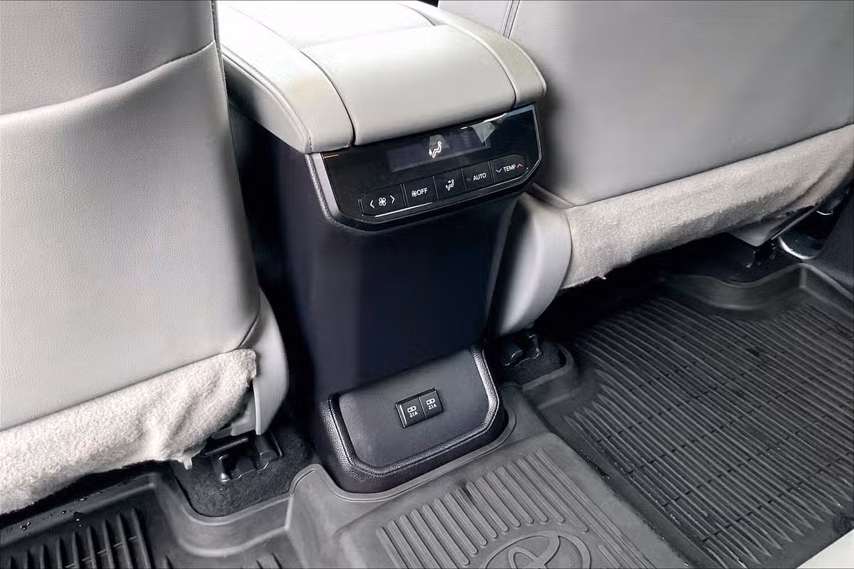 2020 Toyota Highlander Hybrid XLE Image 32