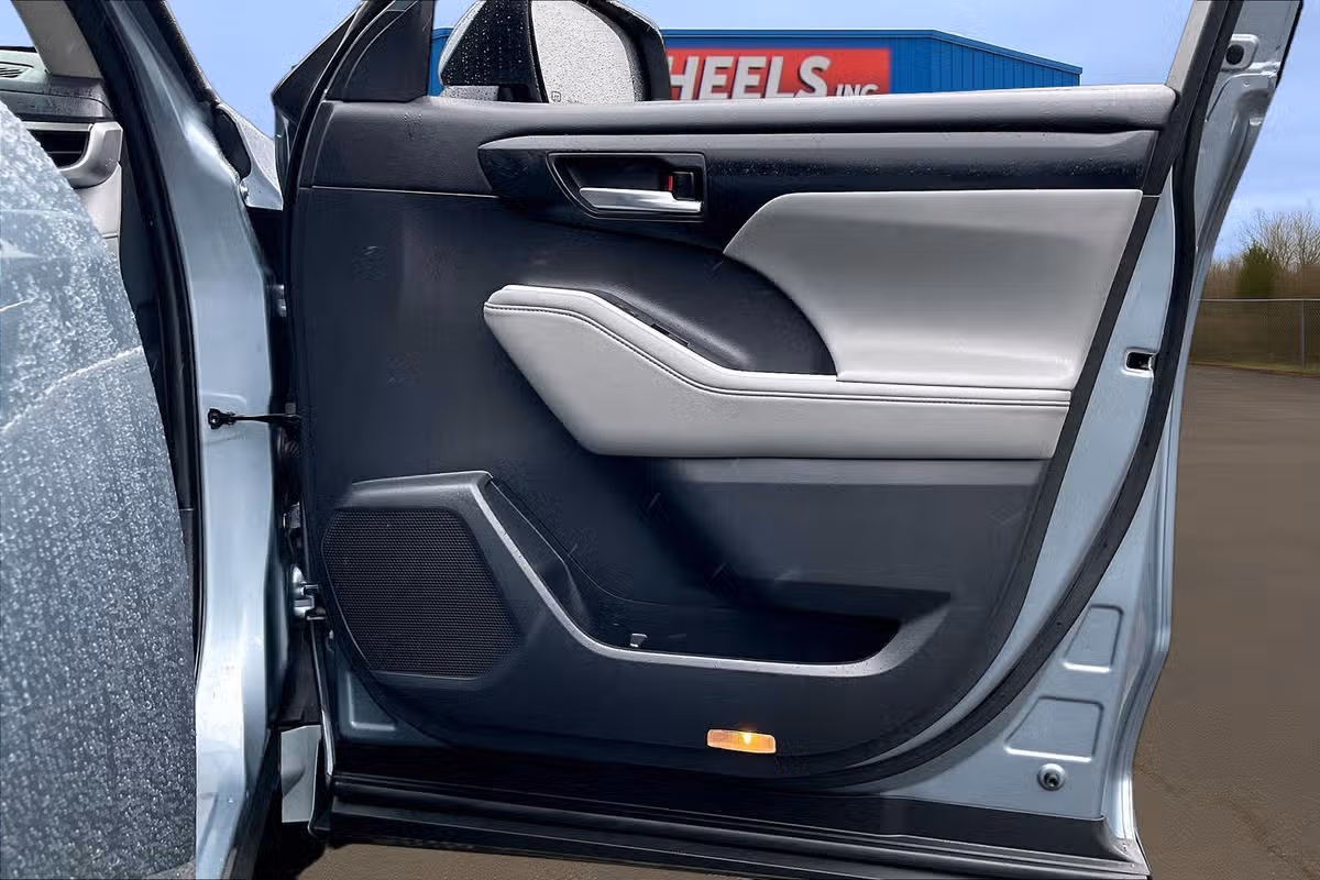 2020 Toyota Highlander Hybrid XLE Image 22