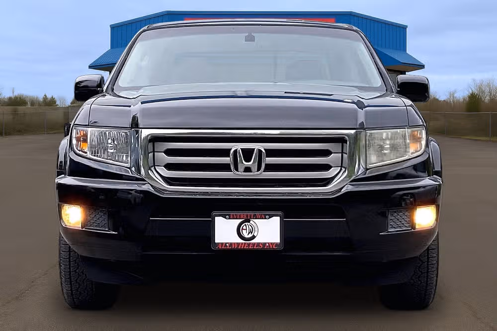 2013 Honda Ridgeline RTS Image 3
