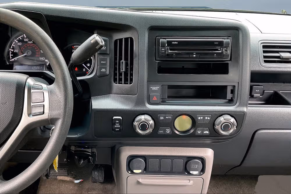 2013 Honda Ridgeline RTS Image 6