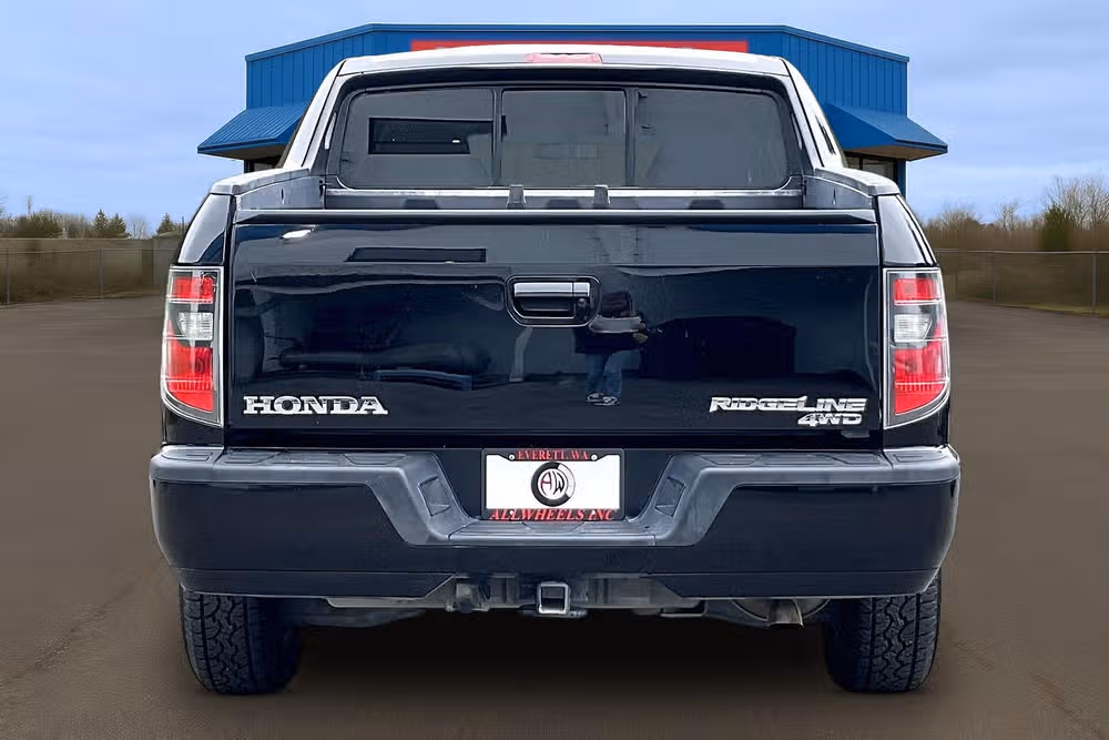 2013 Honda Ridgeline RTS Image 4
