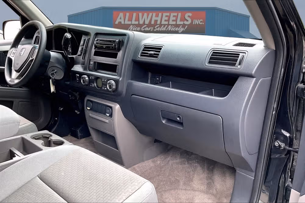 2013 Honda Ridgeline RTS Image 15
