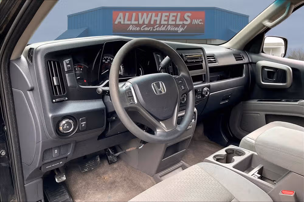 2013 Honda Ridgeline RTS Image 12