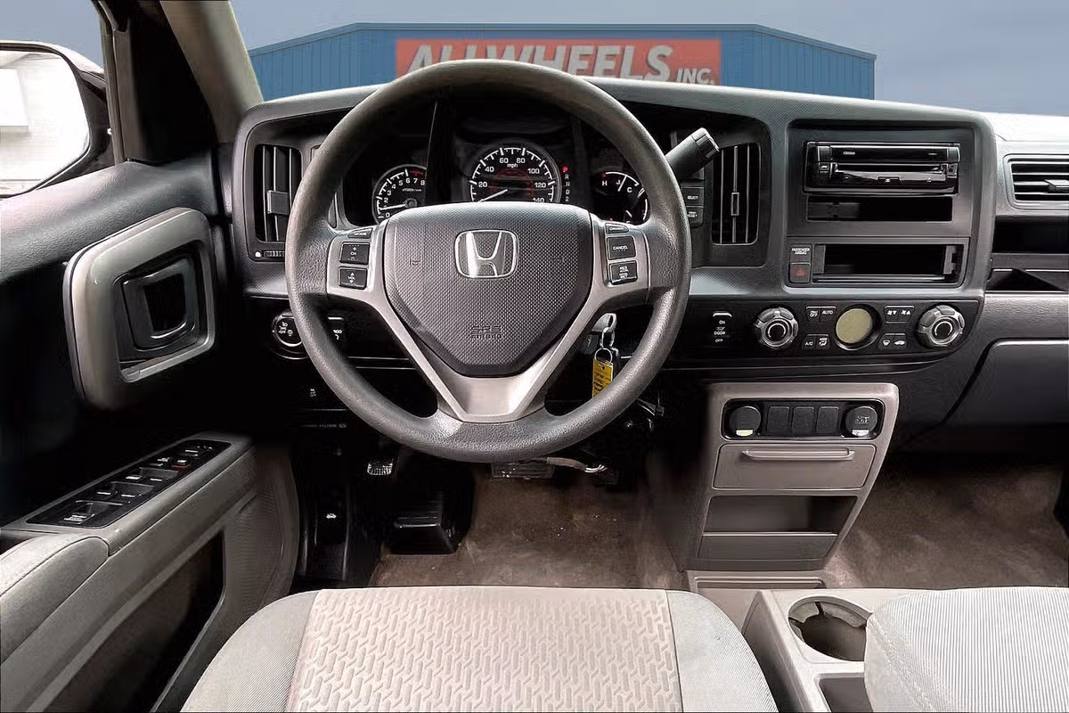 2013 Honda Ridgeline RTS Image 5