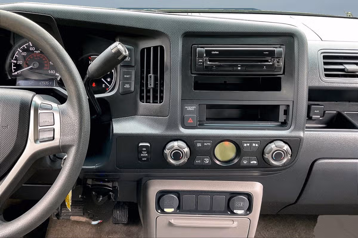 2013 Honda Ridgeline RTS Image 6