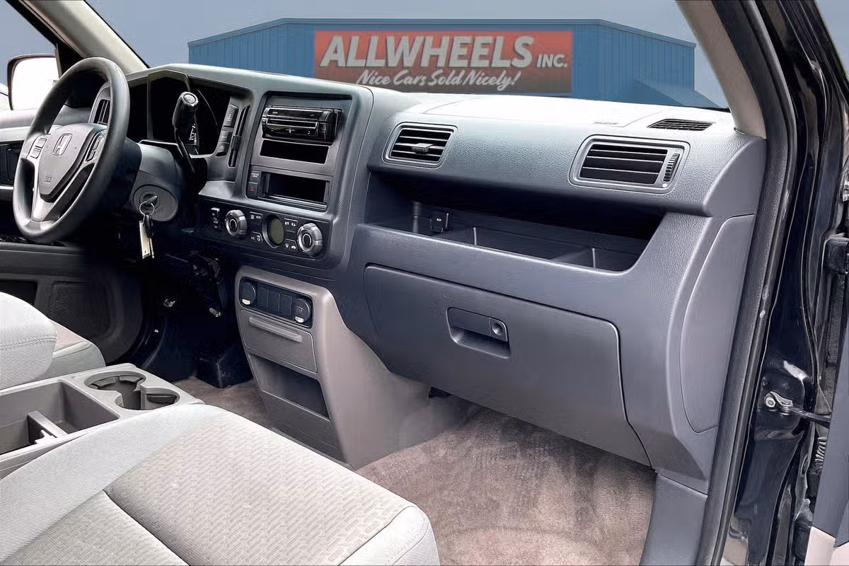 2013 Honda Ridgeline RTS Image 15