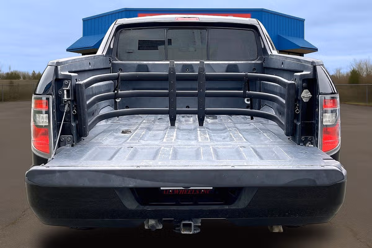 2013 Honda Ridgeline RTS Image 16
