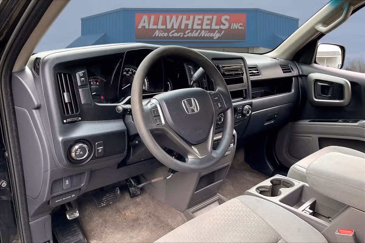 2013 Honda Ridgeline RTS Image 12