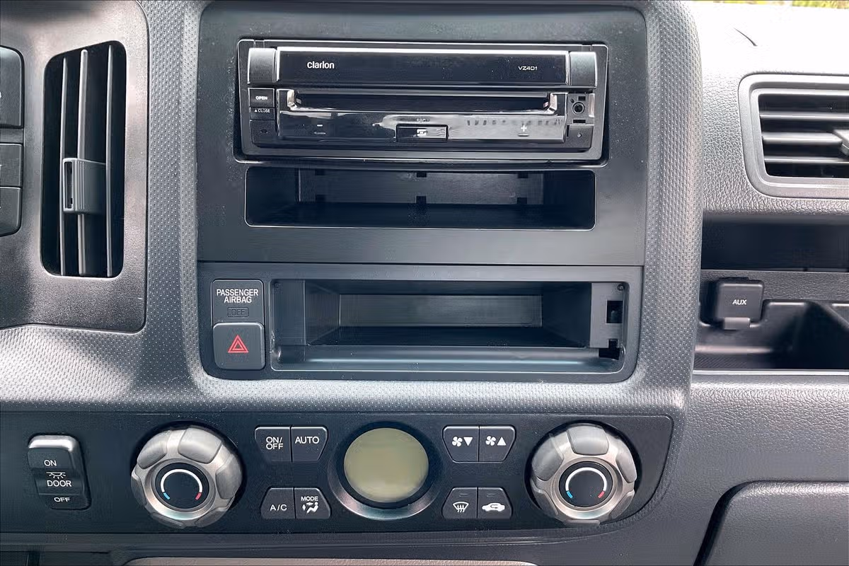2013 Honda Ridgeline RTS Image 29