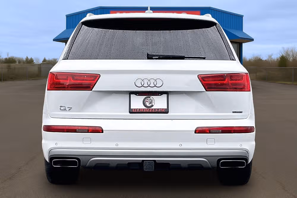 2019 Audi Q7 quattro SE Premium Plus 45 TFSI Image 4