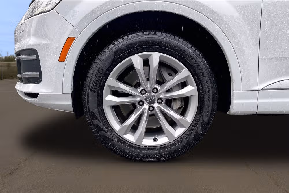 2019 Audi Q7 quattro SE Premium Plus 45 TFSI Image 9