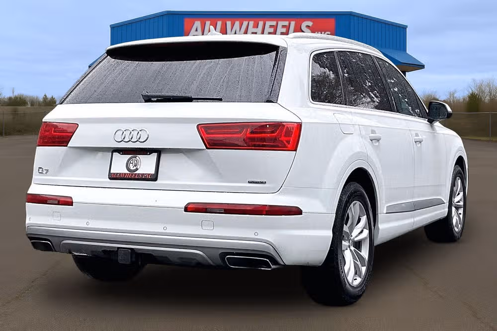 2019 Audi Q7 quattro SE Premium Plus 45 TFSI Image 11