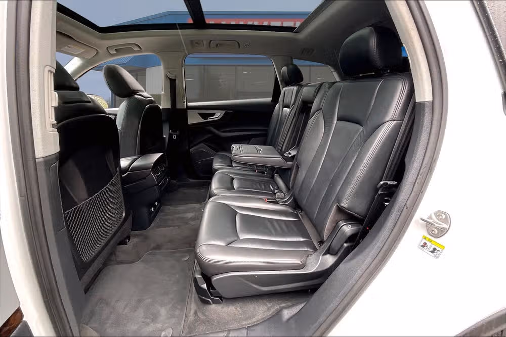 2019 Audi Q7 quattro SE Premium Plus 45 TFSI Image 24