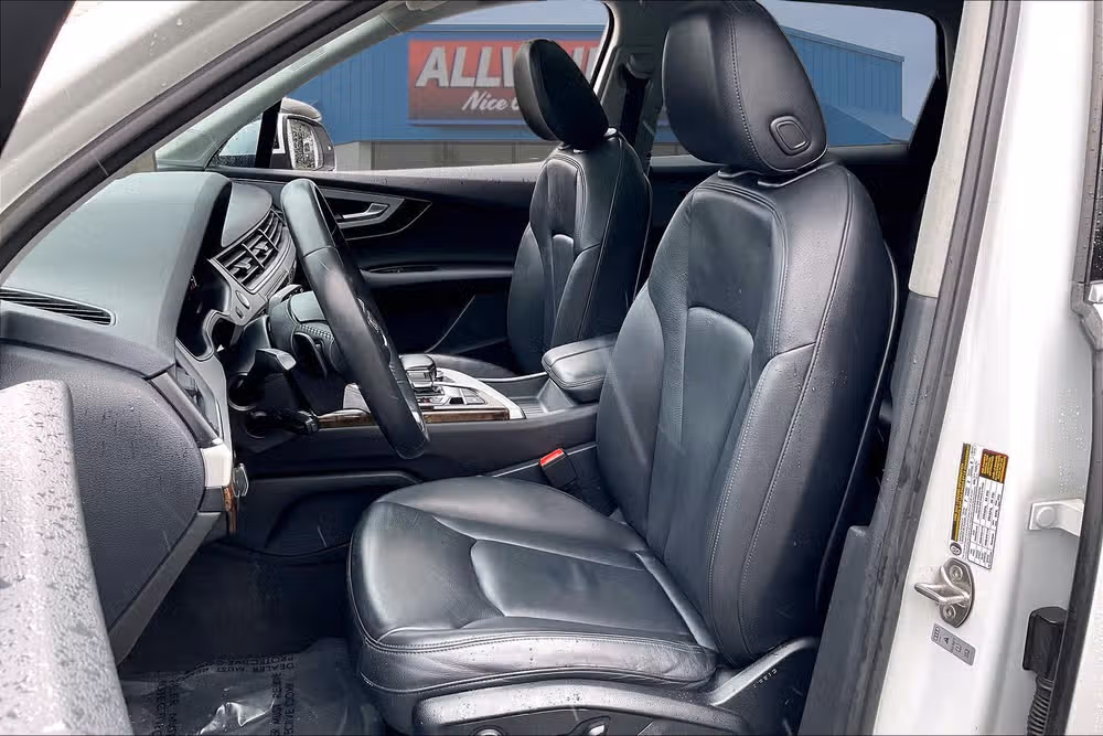 2019 Audi Q7 quattro SE Premium Plus 45 TFSI Image 23