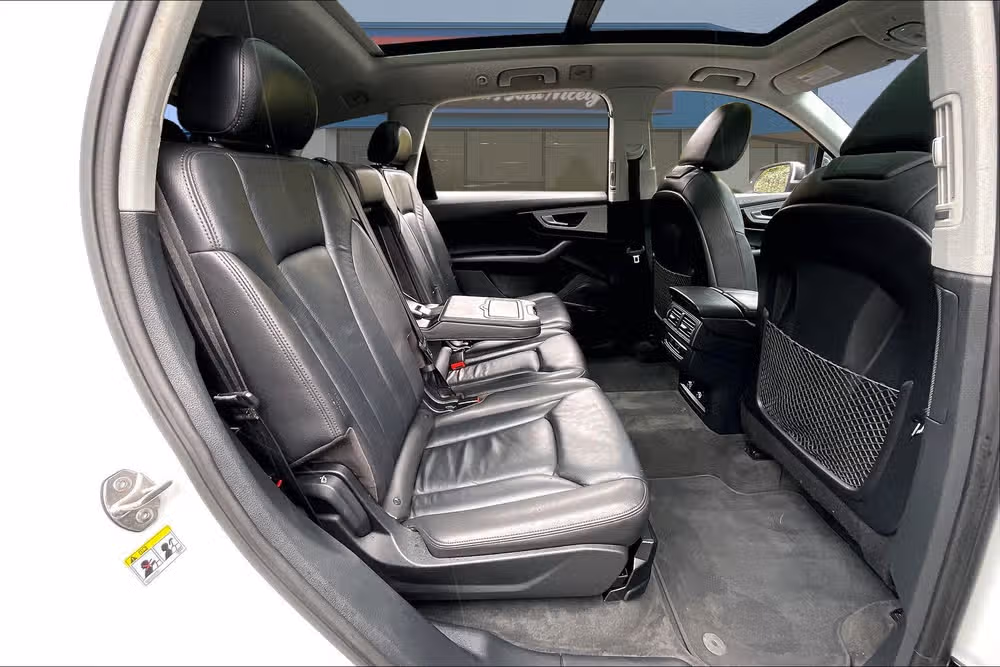 2019 Audi Q7 quattro SE Premium Plus 45 TFSI Image 25
