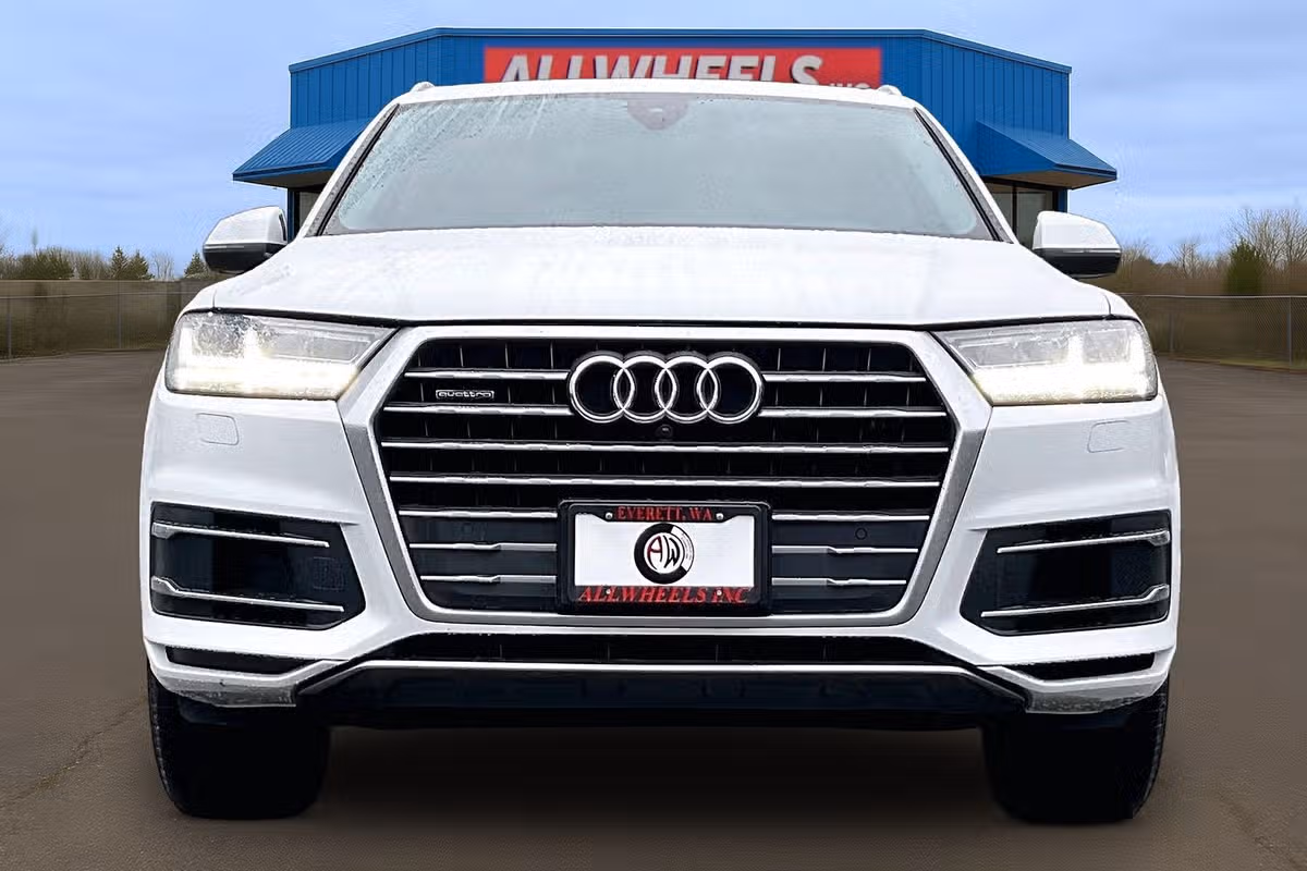 2019 Audi Q7 quattro SE Premium Plus 45 TFSI Image 3