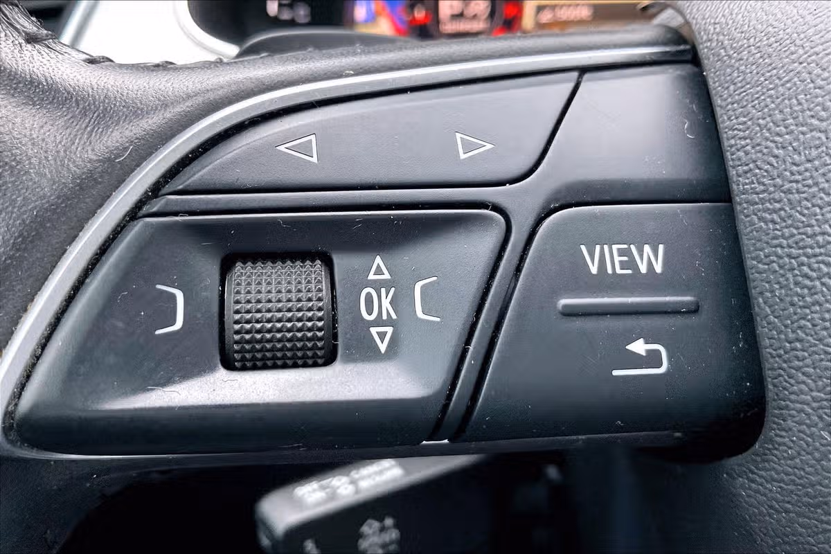 2019 Audi Q7 quattro SE Premium Plus 45 TFSI Image 16