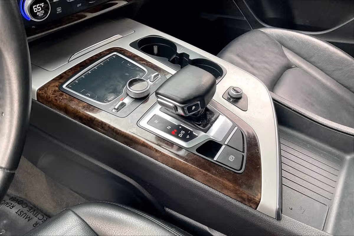 2019 Audi Q7 quattro SE Premium Plus 45 TFSI Image 13