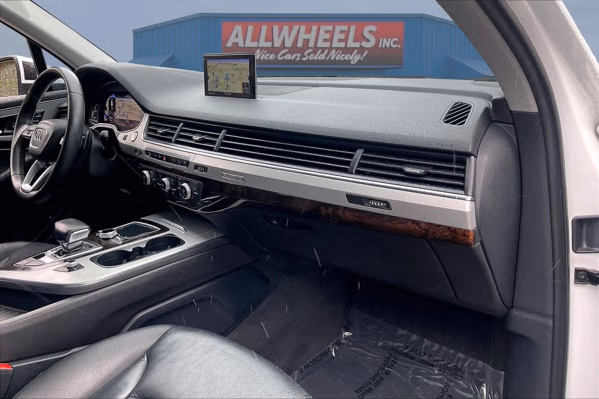 2019 Audi Q7 quattro SE Premium Plus 45 TFSI Image 15