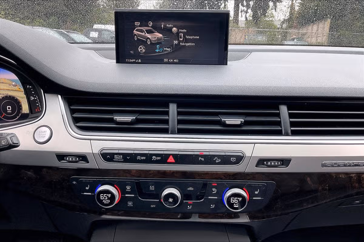 2019 Audi Q7 quattro SE Premium Plus 45 TFSI Image 30