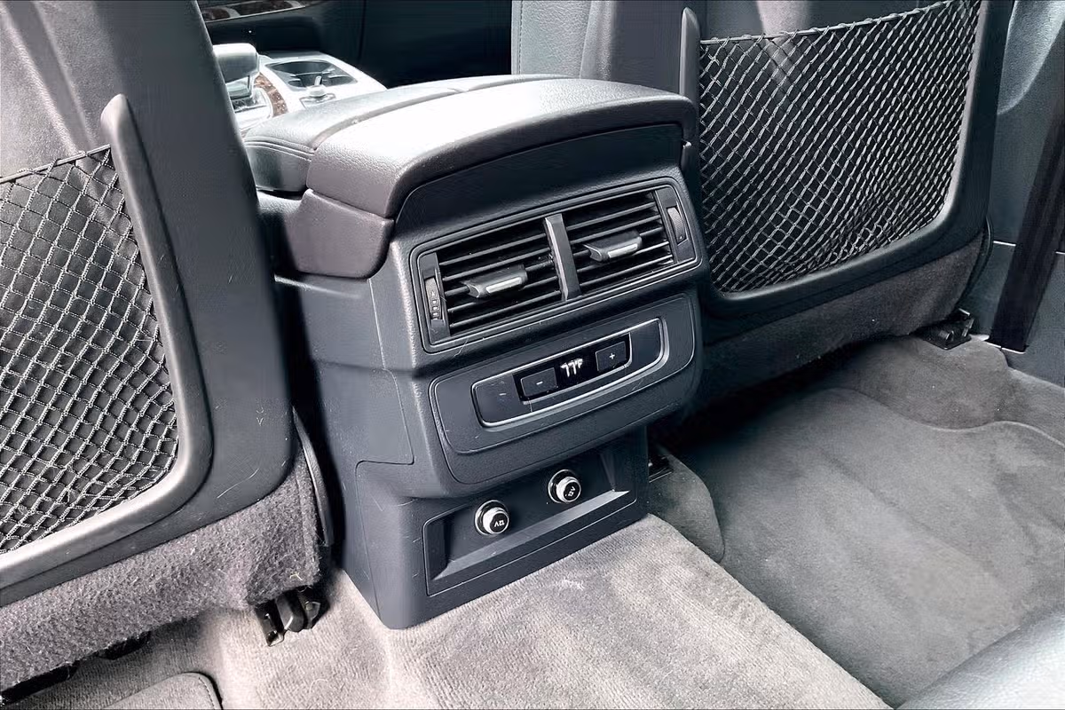 2019 Audi Q7 quattro SE Premium Plus 45 TFSI Image 32