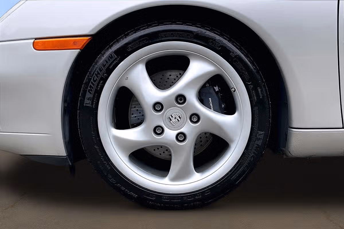 2001 Porsche 911 Carrera Image 9