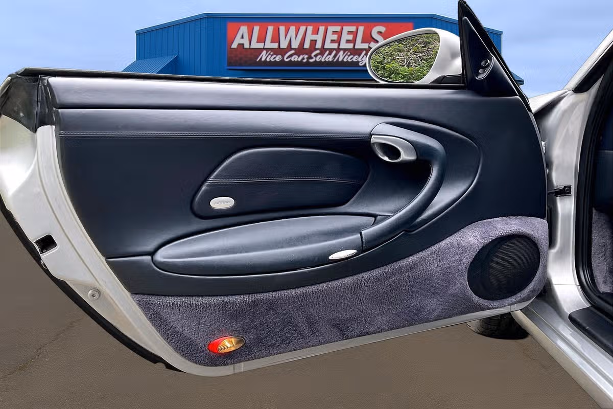 2001 Porsche 911 Carrera Image 18