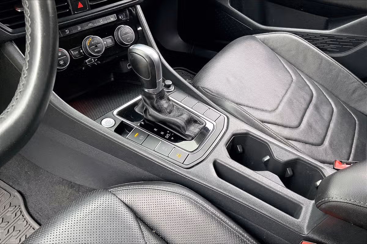 2019 Volkswagen Jetta SEL Premium Image 13
