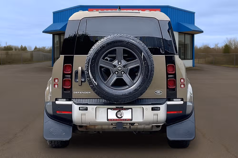 2023 Land Rover Defender 110 Standard Image 4