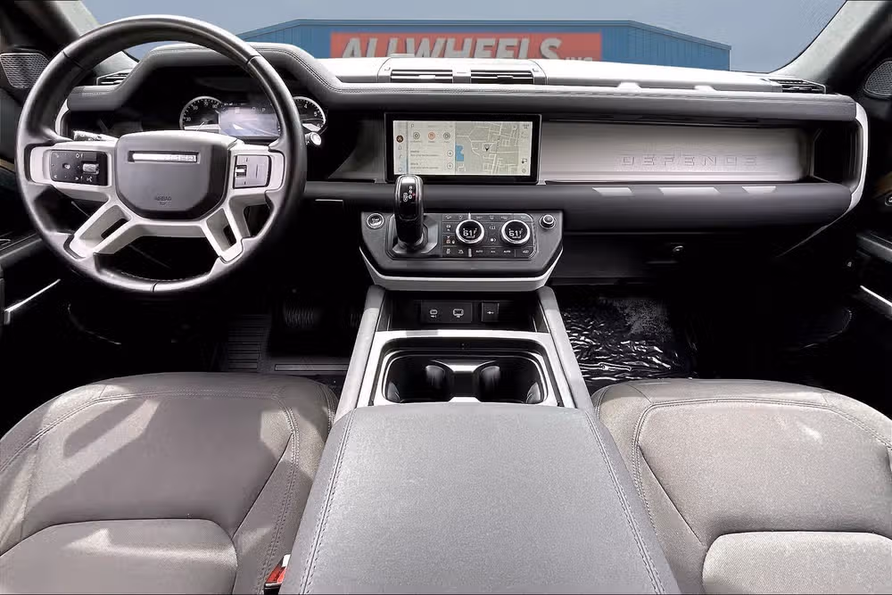 2023 Land Rover Defender 110 Standard Image 14