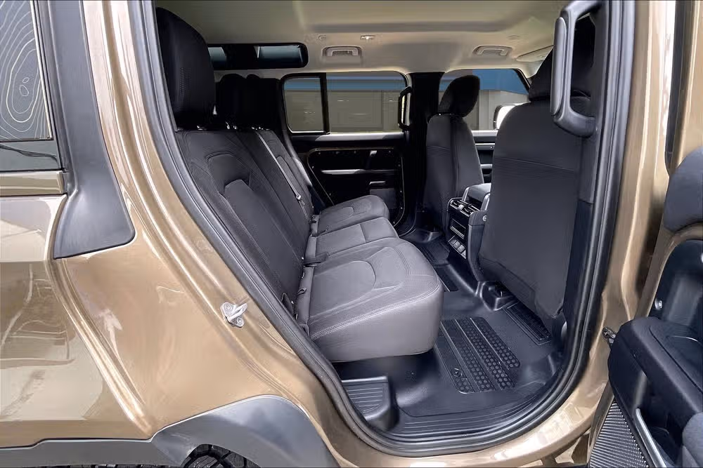 2023 Land Rover Defender 110 Standard Image 25