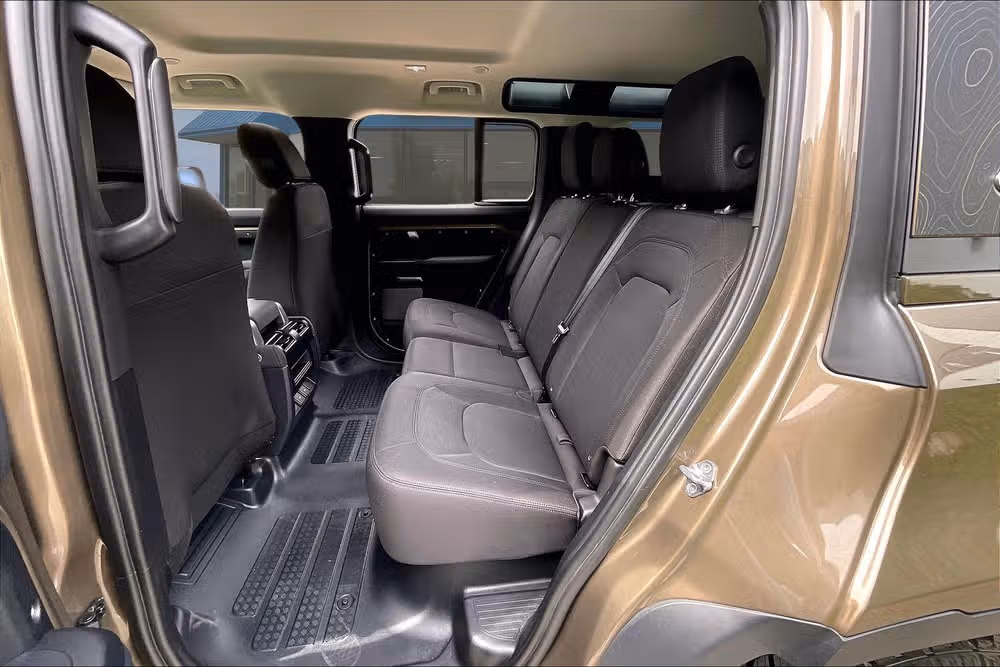 2023 Land Rover Defender 110 Standard Image 24