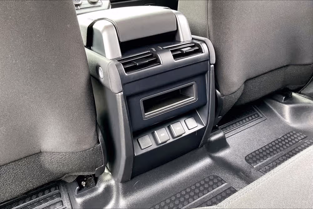 2023 Land Rover Defender 110 Standard Image 31