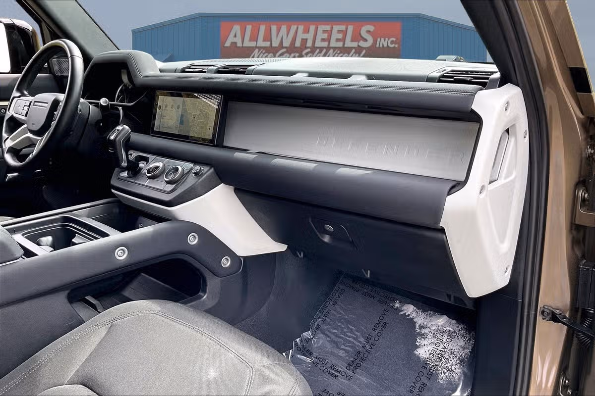 2023 Land Rover Defender 110 Standard Image 15