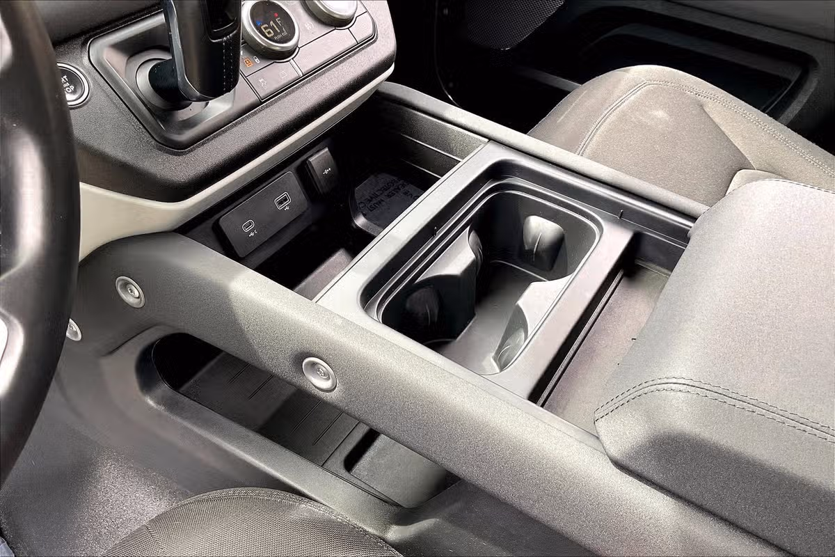 2023 Land Rover Defender 110 Standard Image 13