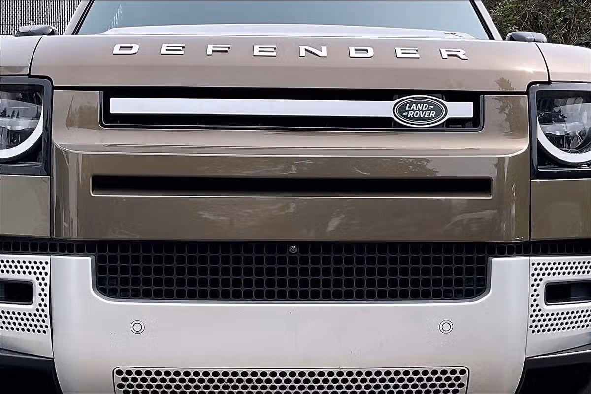2023 Land Rover Defender 110 Standard Image 26