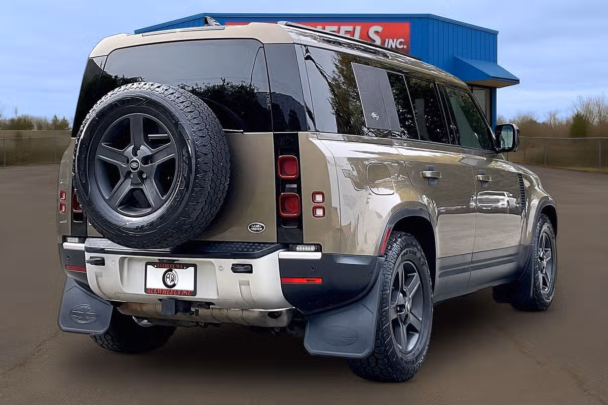 2023 Land Rover Defender 110 Standard Image 11