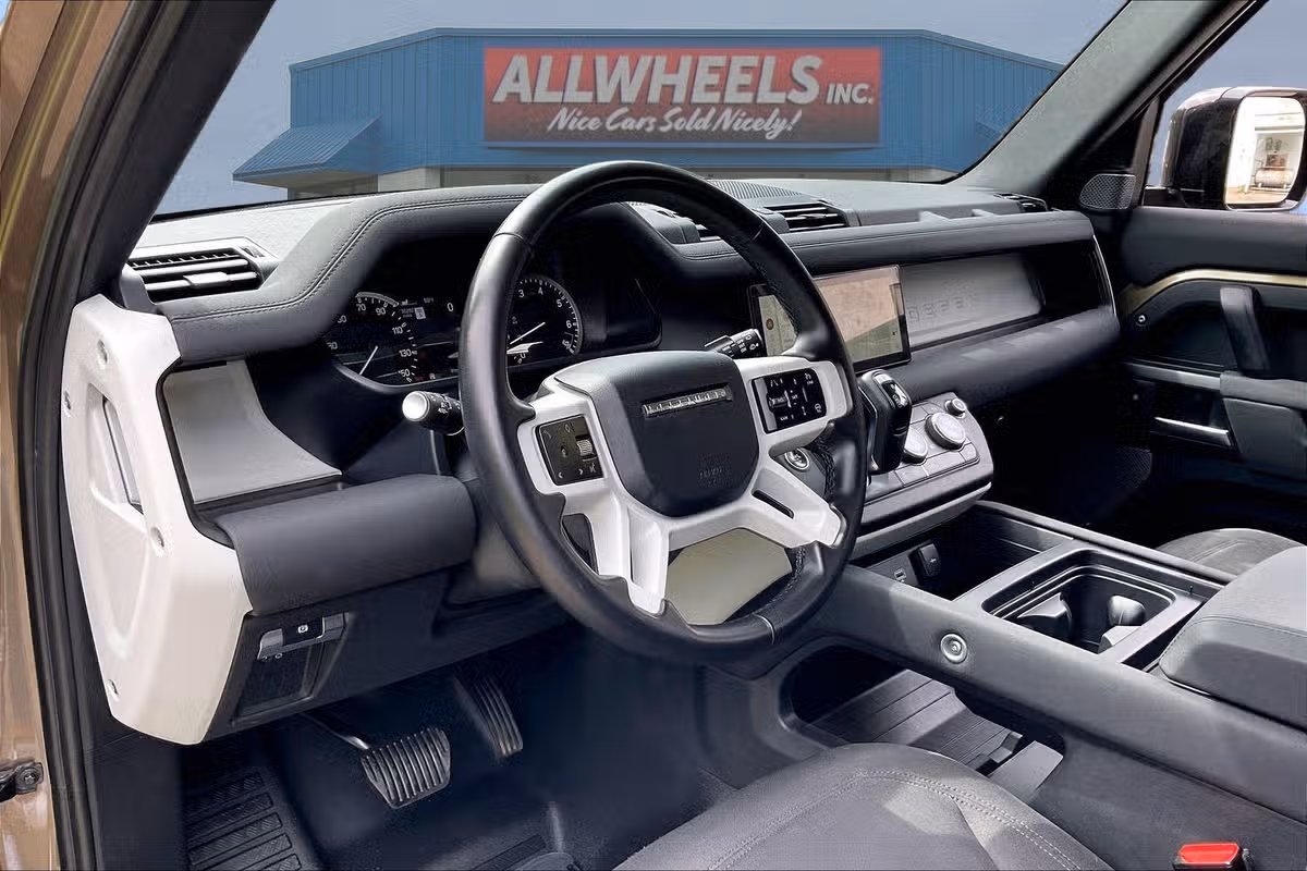 2023 Land Rover Defender 110 Standard Image 12