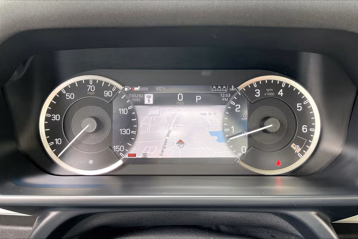 2023 Land Rover Defender 110 Standard Image 18