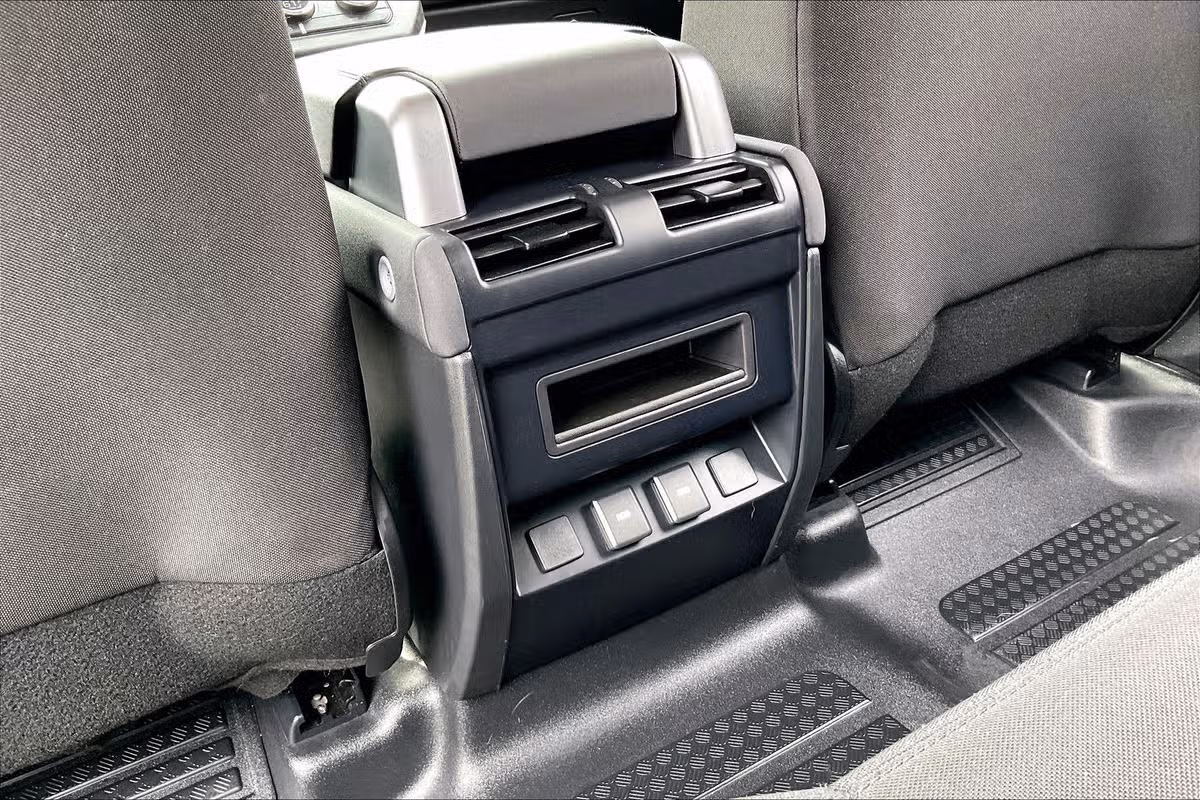 2023 Land Rover Defender 110 Standard Image 31