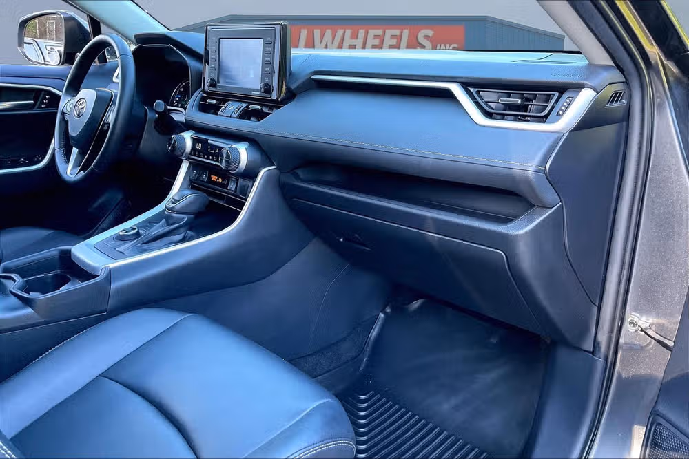 2021 Toyota RAV4 Hybrid XLE Premium Image 16