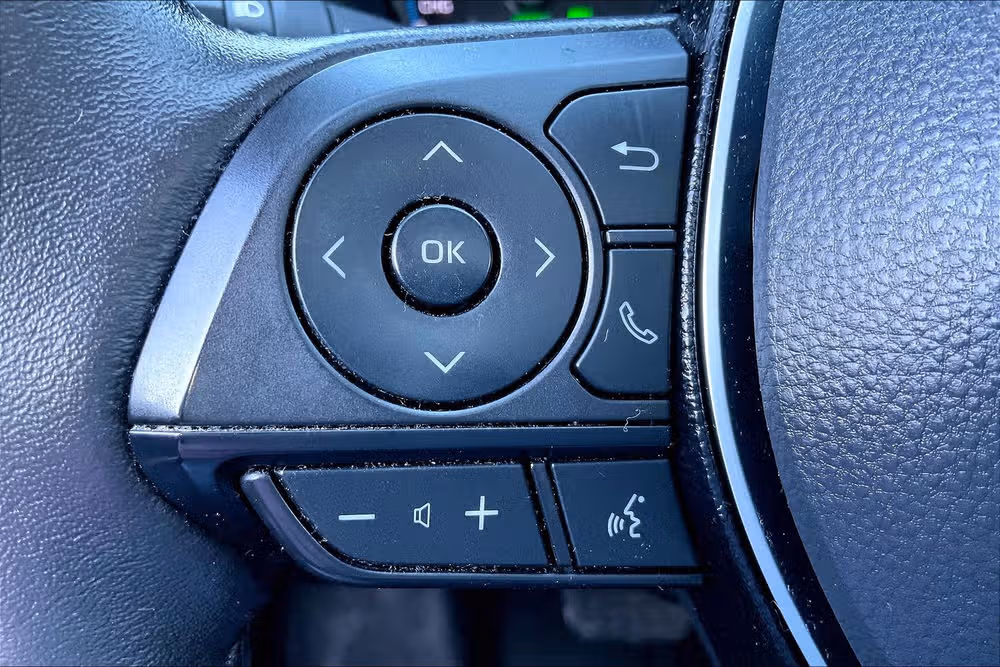 2021 Toyota RAV4 Hybrid XLE Premium Image 17