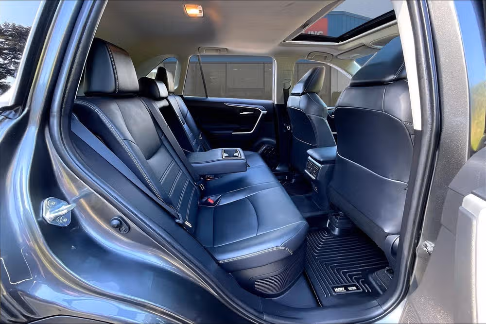2021 Toyota RAV4 Hybrid XLE Premium Image 26