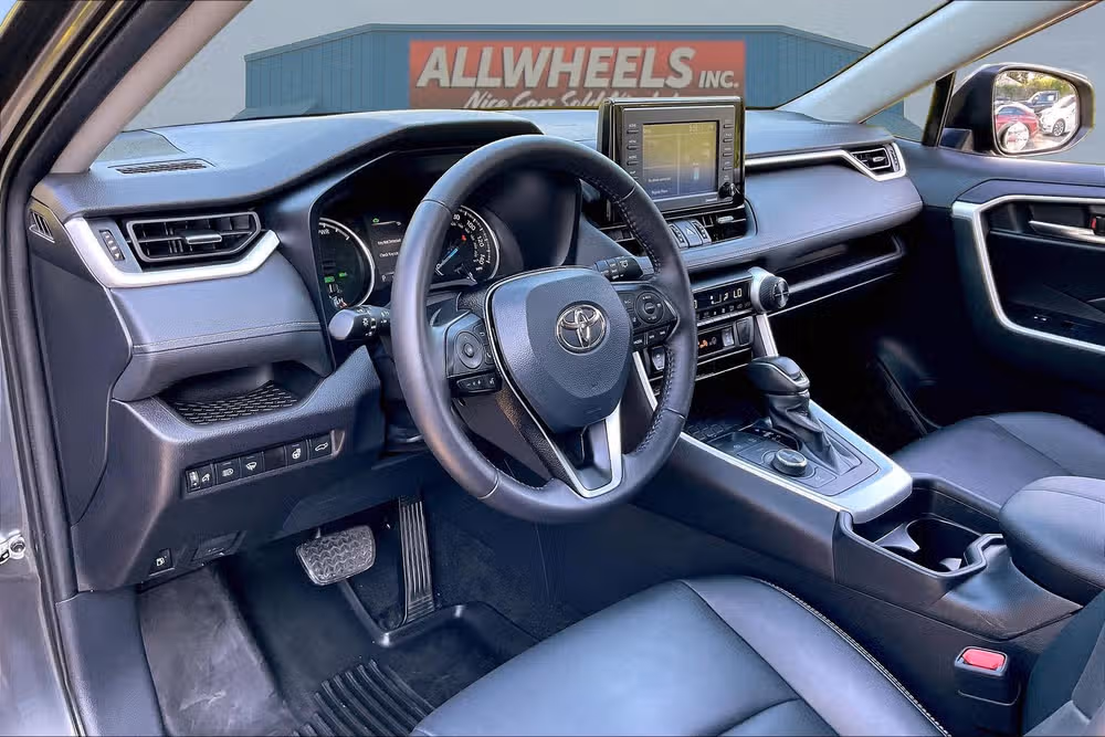 2021 Toyota RAV4 Hybrid XLE Premium Image 13
