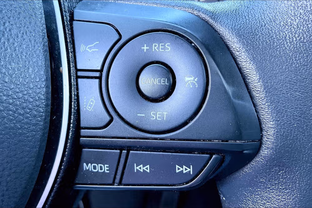 2021 Toyota RAV4 Hybrid XLE Premium Image 18