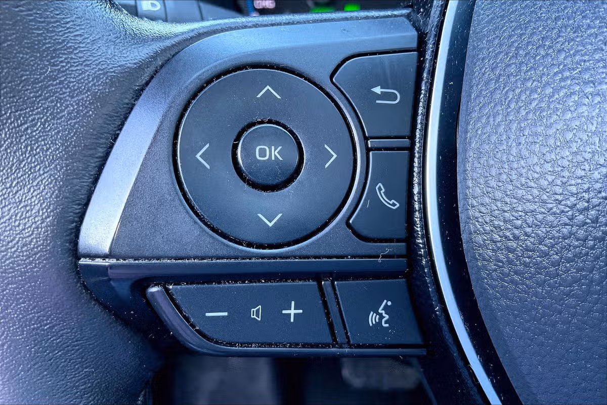2021 Toyota RAV4 Hybrid XLE Premium Image 17