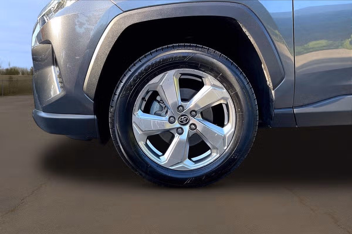 2021 Toyota RAV4 Hybrid XLE Premium Image 9