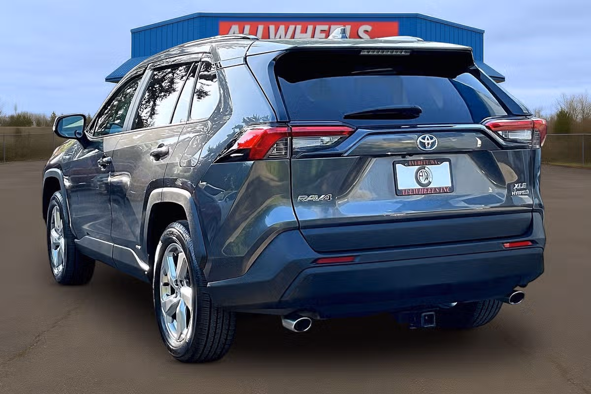 2021 Toyota RAV4 Hybrid XLE Premium Image 2