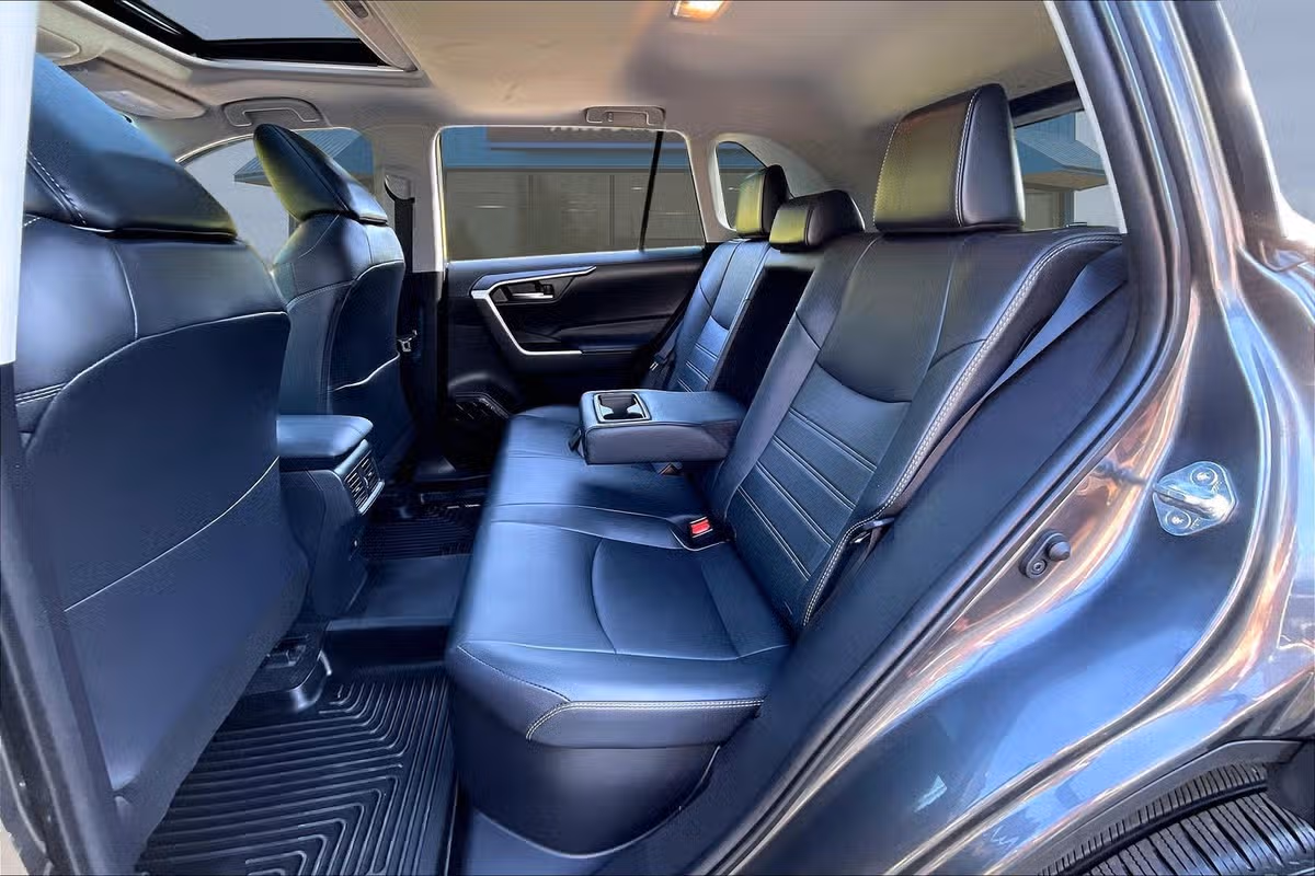2021 Toyota RAV4 Hybrid XLE Premium Image 25